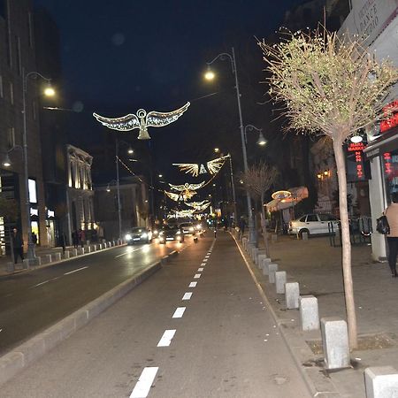 ブカレストVictoria Plaza Two Bdr Aptアパートメント エクステリア 写真