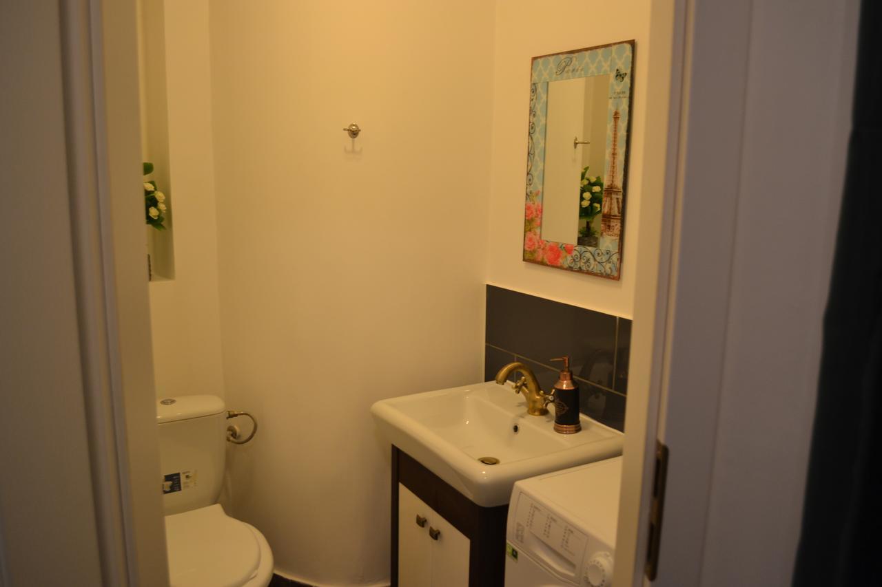 ブカレストVictoria Plaza Two Bdr Aptアパートメント エクステリア 写真