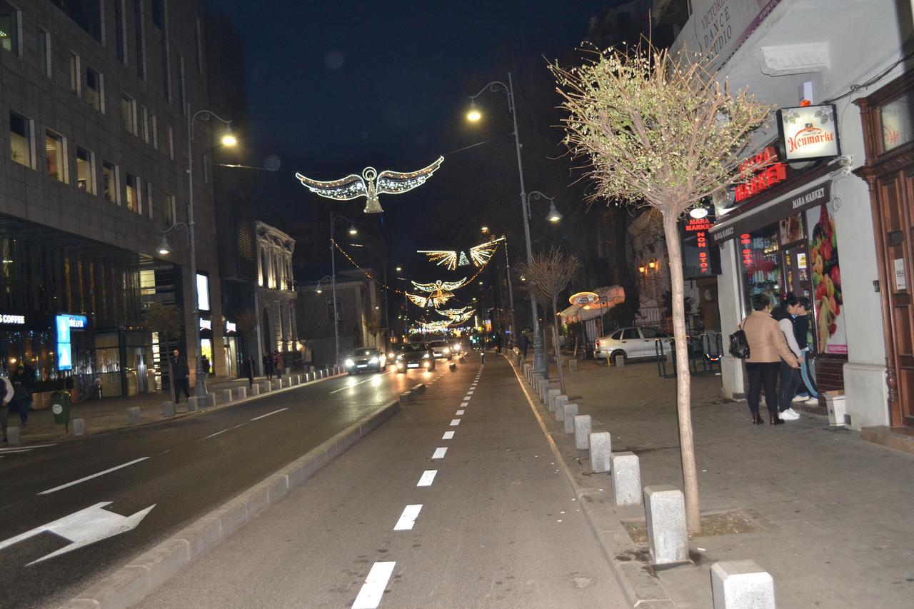 ブカレストVictoria Plaza Two Bdr Aptアパートメント エクステリア 写真