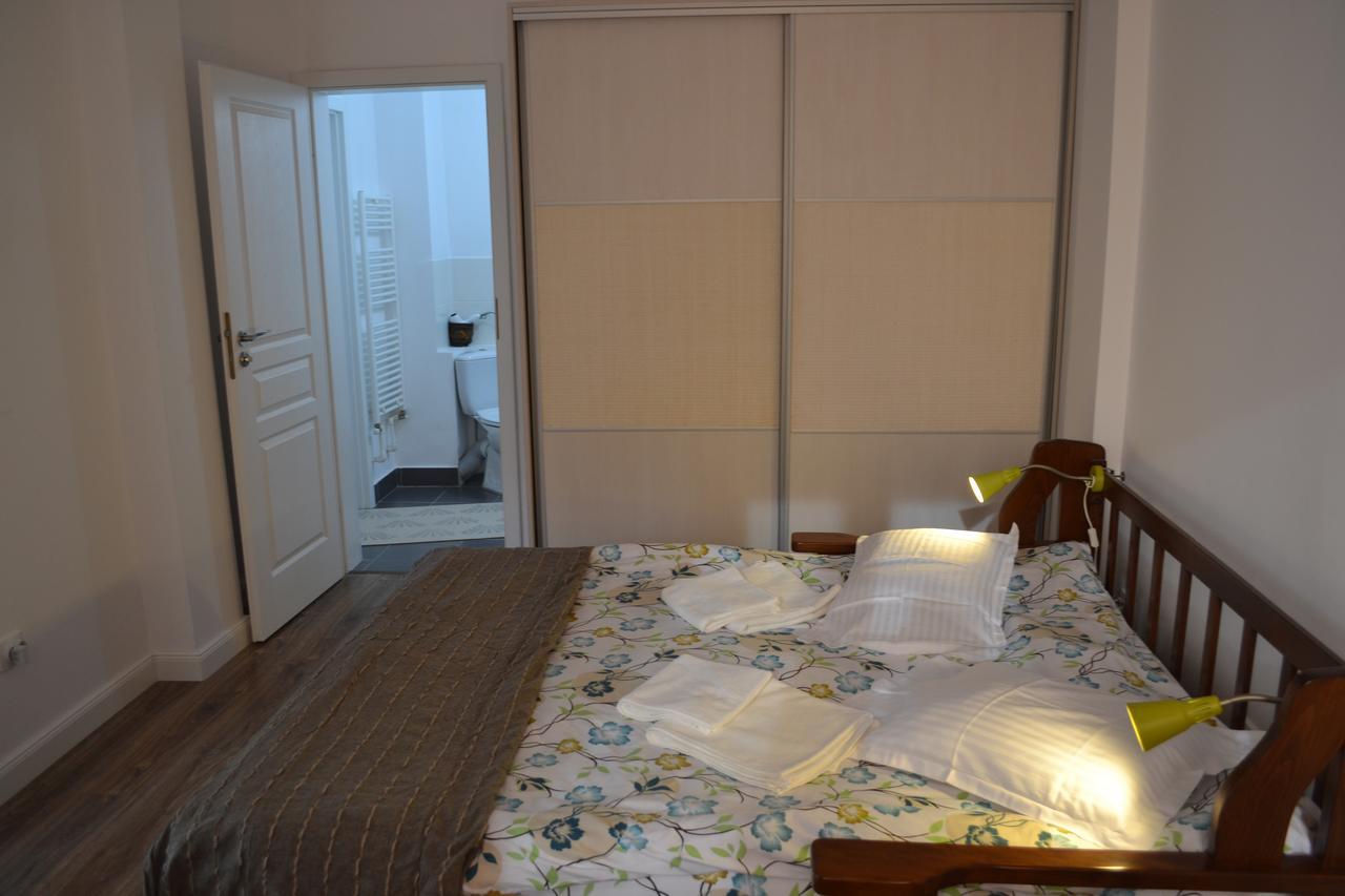 ブカレストVictoria Plaza Two Bdr Aptアパートメント エクステリア 写真